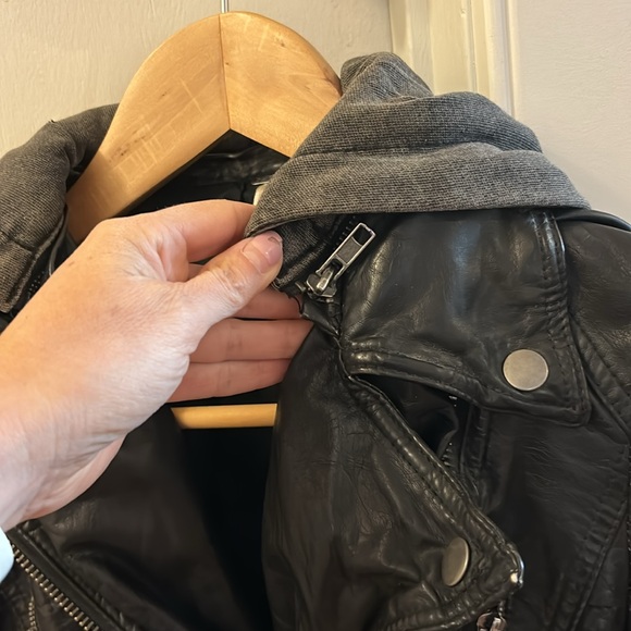 Free People Black Vegan Leather Jacket Hooded Size 2 Removable Hood Boho Coat - Picture 5 of 7